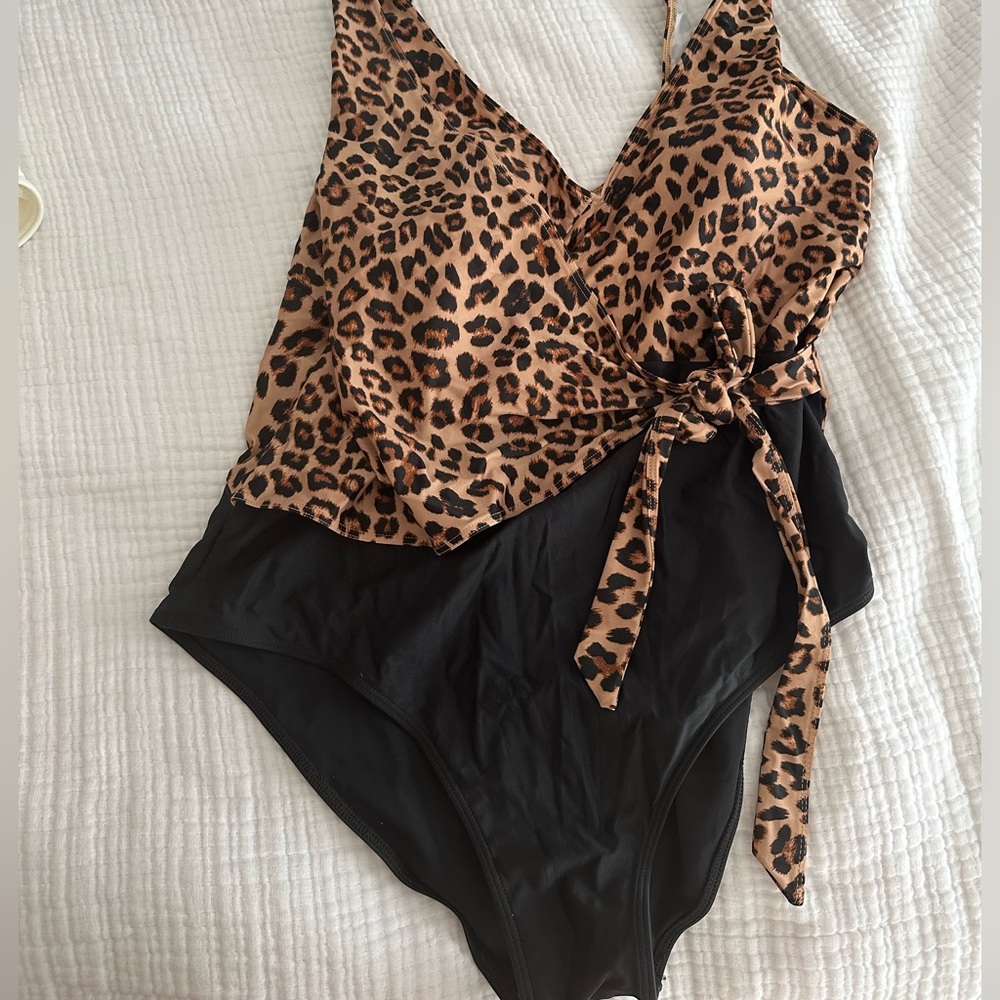 Summersalt Bathing Suit in Great Condition